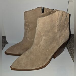 Light Tan Leather Heeded Ankle Boots, Size 8.5/39, Zip Up, Cowboy Style Booties